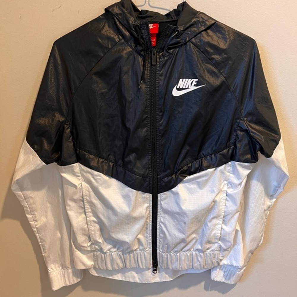 Lightweight Nike Two-Tone Black and White Hooded Jacket